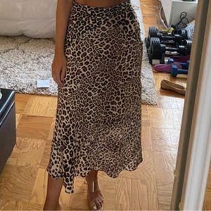 Leopard print midi skirt